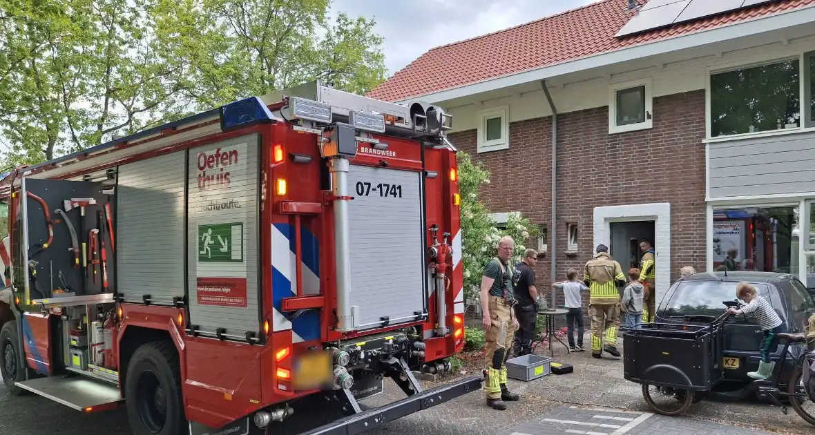 Brandweer bevrijdt kind van toilet - Foto 2