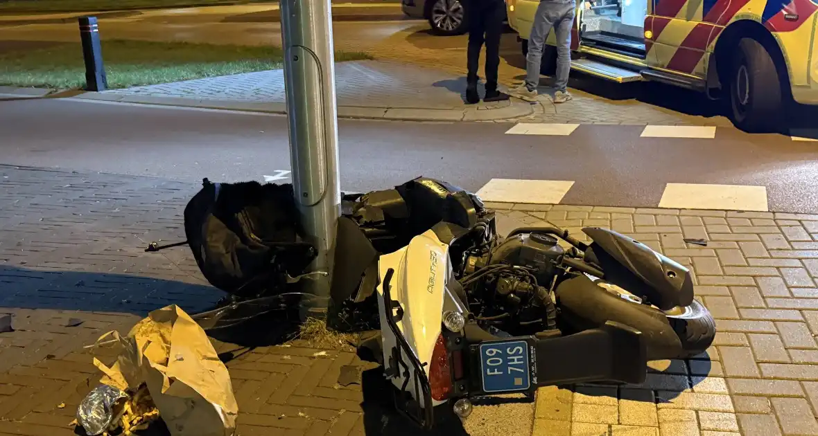 Ongeval met scooter en auto leidt tot onrust - Foto 4
