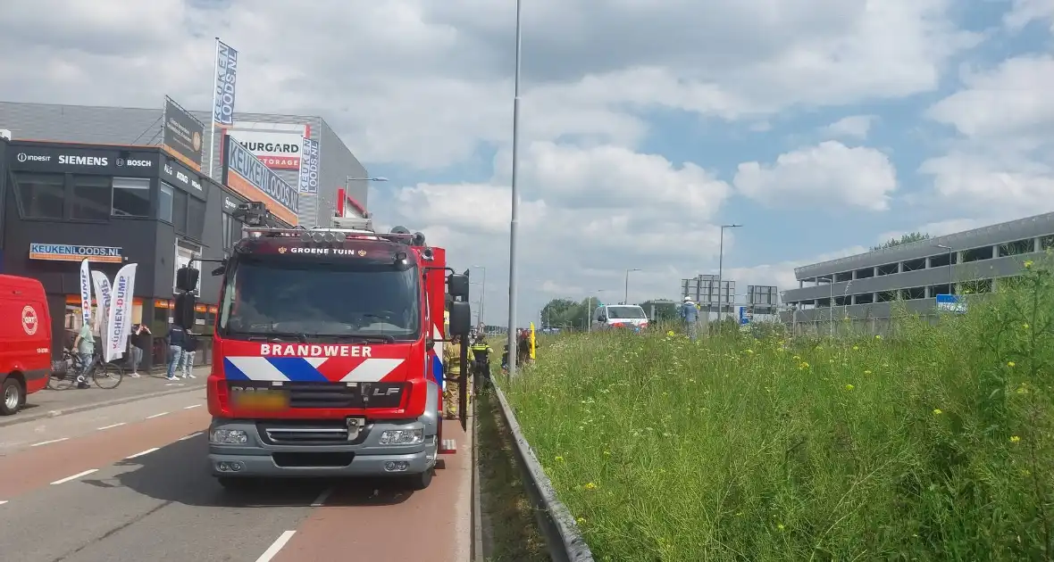 Rolstoelbestuurder rijdt van talud af - Foto 7