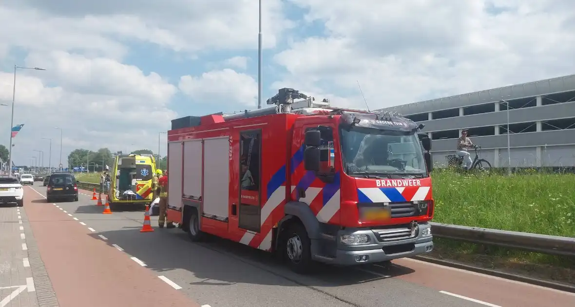 Rolstoelbestuurder rijdt van talud af - Foto 8