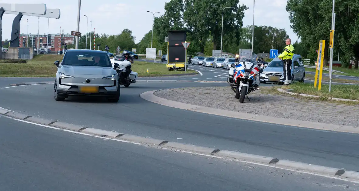 Politie, Mobiele Eenheid en provincie aanwezig bij rouwstoet motorclub - Foto 5