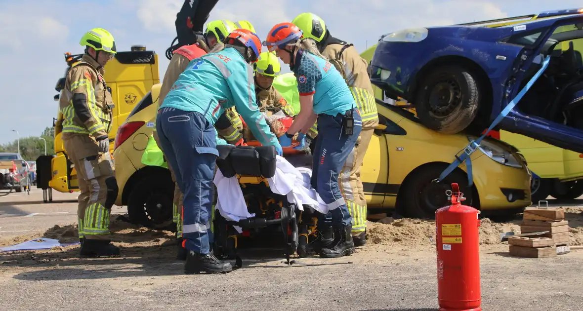 Grote belangstelling met meerdere demonstraties bij reddingbootdag - Foto 13