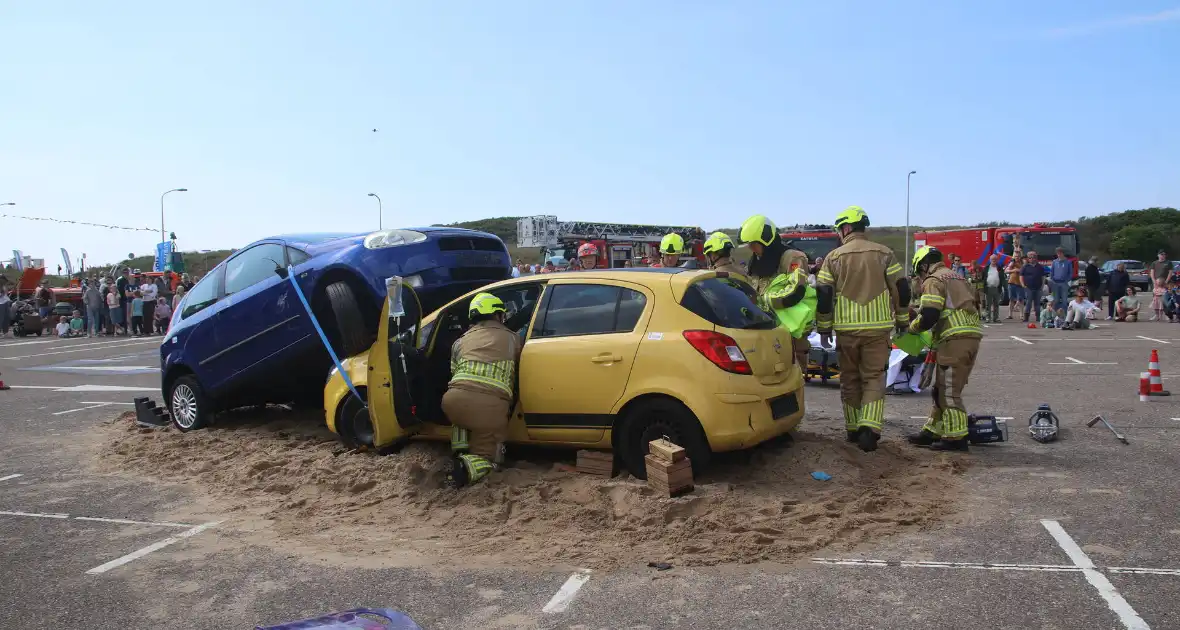 Grote belangstelling met meerdere demonstraties bij reddingbootdag - Foto 18