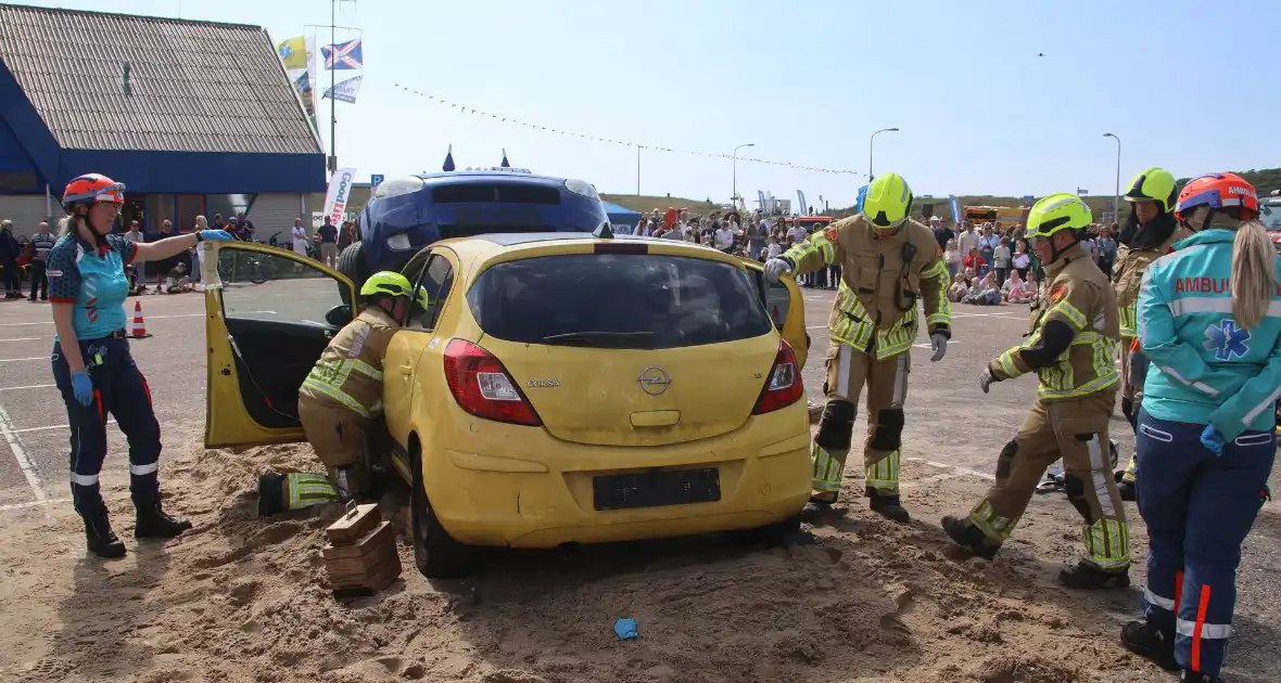 Grote belangstelling met meerdere demonstraties bij reddingbootdag - Foto 19