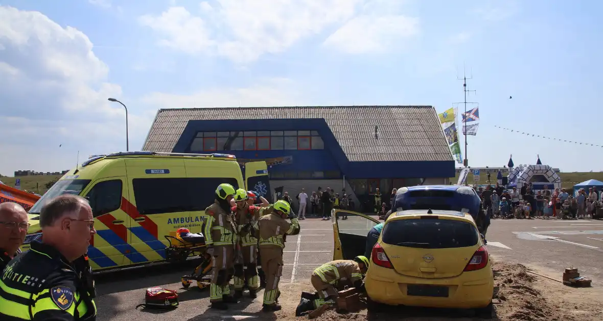 Grote belangstelling met meerdere demonstraties bij reddingbootdag - Foto 24