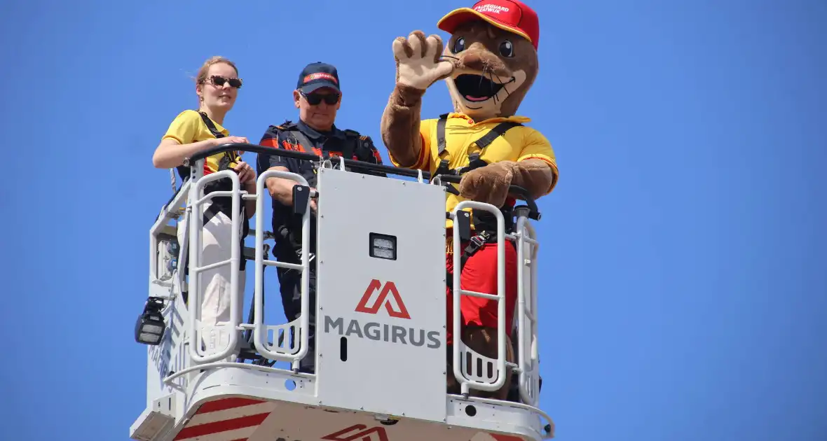 Grote belangstelling met meerdere demonstraties bij reddingbootdag - Foto 32