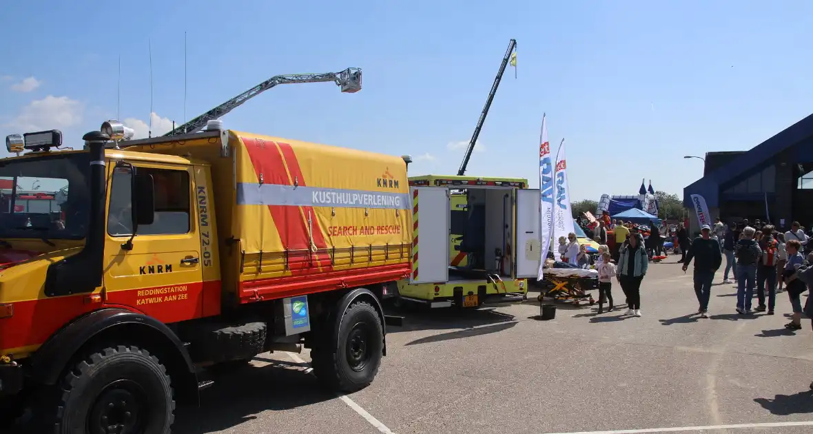 Grote belangstelling met meerdere demonstraties bij reddingbootdag - Foto 33