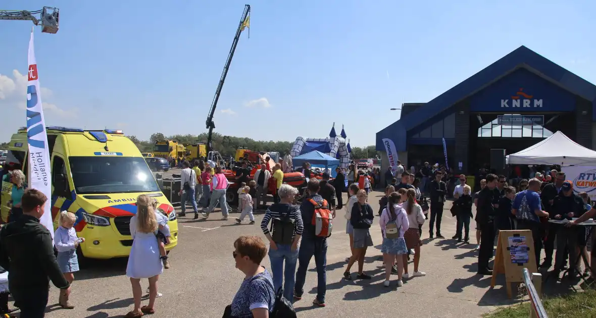 Grote belangstelling met meerdere demonstraties bij reddingbootdag - Foto 34