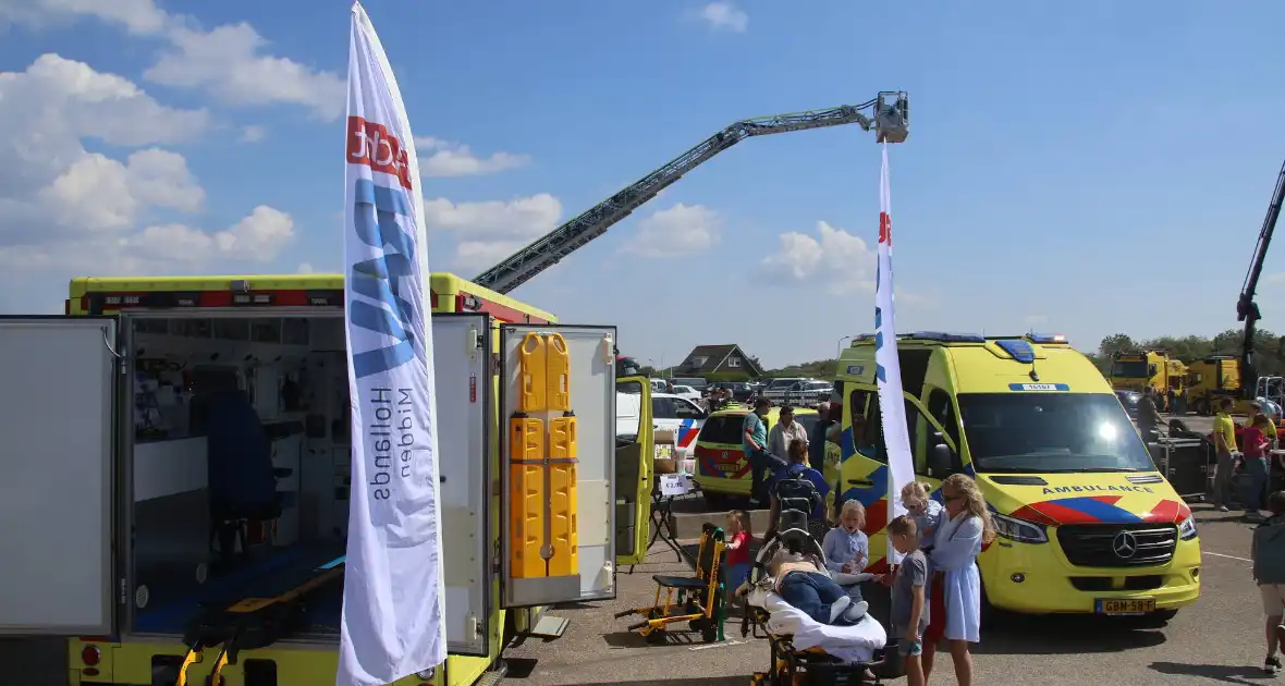 Grote belangstelling met meerdere demonstraties bij reddingbootdag - Foto 35