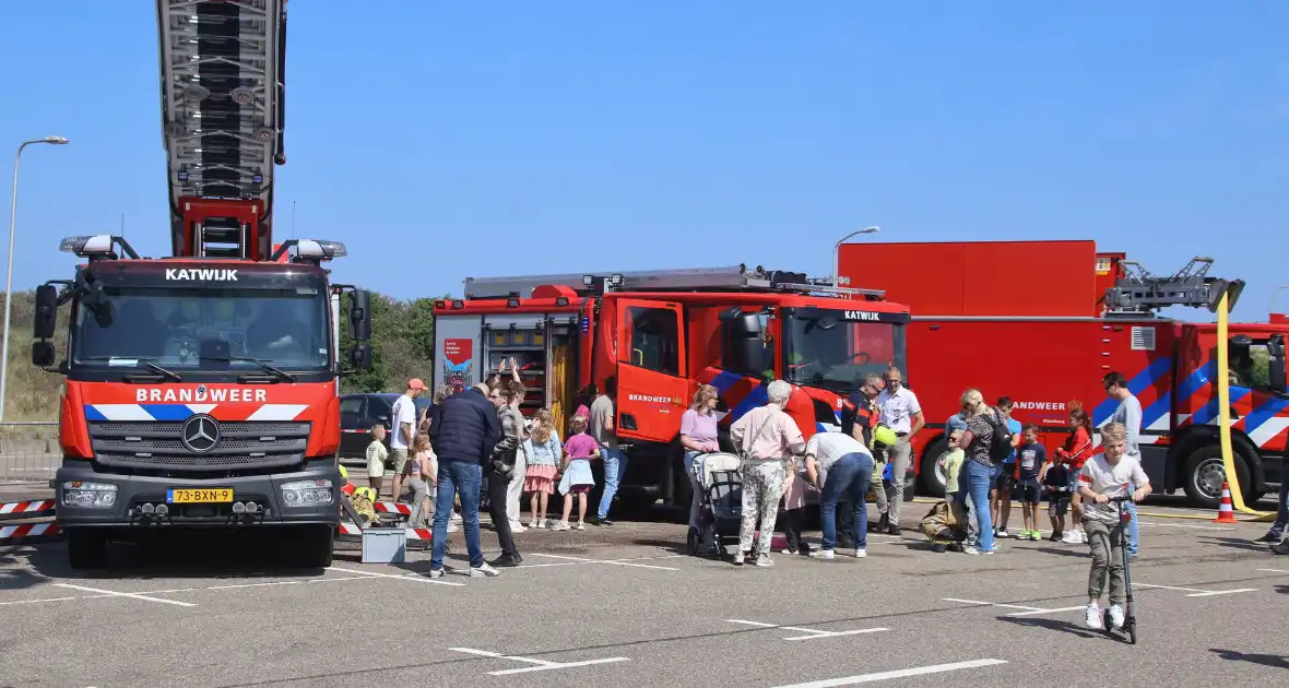 Grote belangstelling met meerdere demonstraties bij reddingbootdag - Foto 40