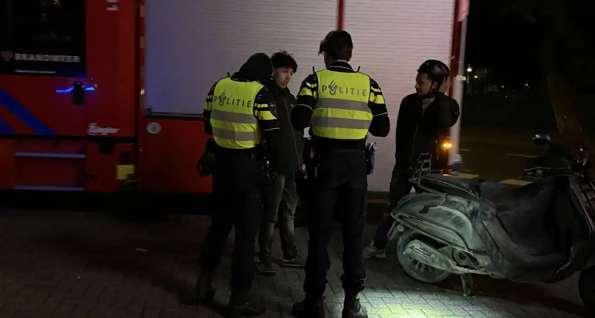 Brand in scooter snel geblust door omstanders - Foto 6