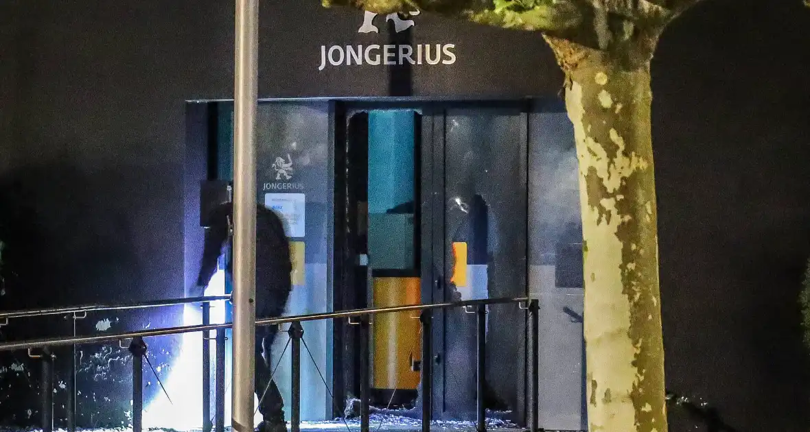 Explosie verwoest toegangspand op industriegebied