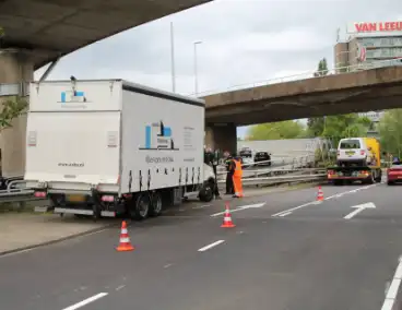 Ongeval tussen busje en vrachtwagentje