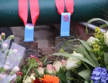 Bloemenzee voor overleden Rosalie (15) bij Leiden Marathon