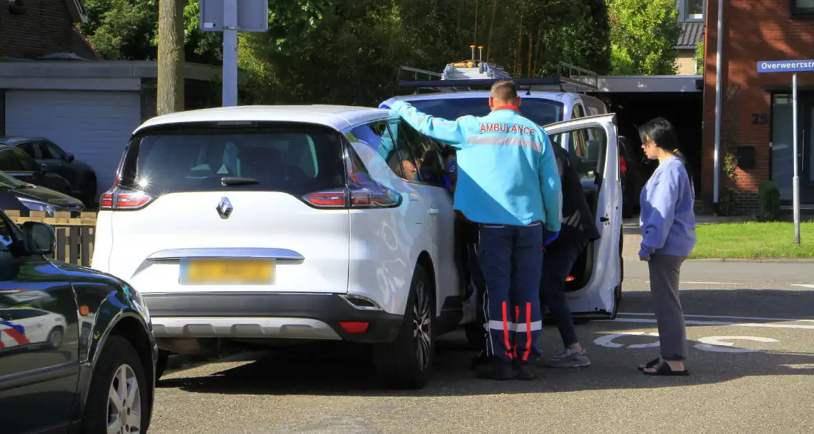 Fietsster gewond na aanrijding met auto - Foto 4