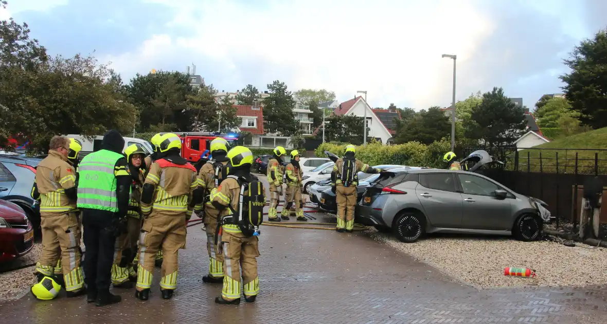 Drie elektrische voertuigen in brand op parkeerplaats