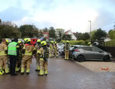 Drie elektrische voertuigen in brand op parkeerplaats