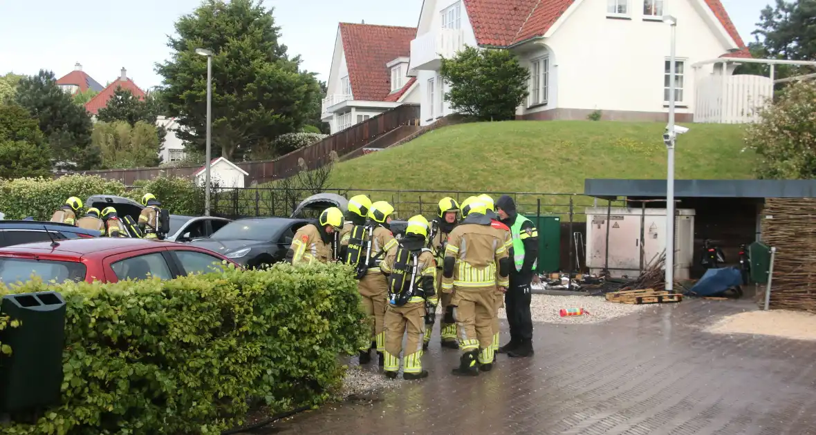 Drie elektrische voertuigen in brand op parkeerplaats - Foto 5
