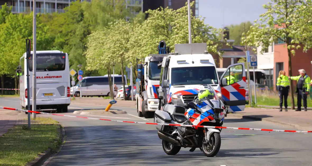 Chauffeur aangehouden nadat fiets onder touringcar belandt - Foto 4