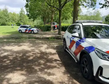 Buitenbrand in houtopslag leidt tot rookontwikkeling