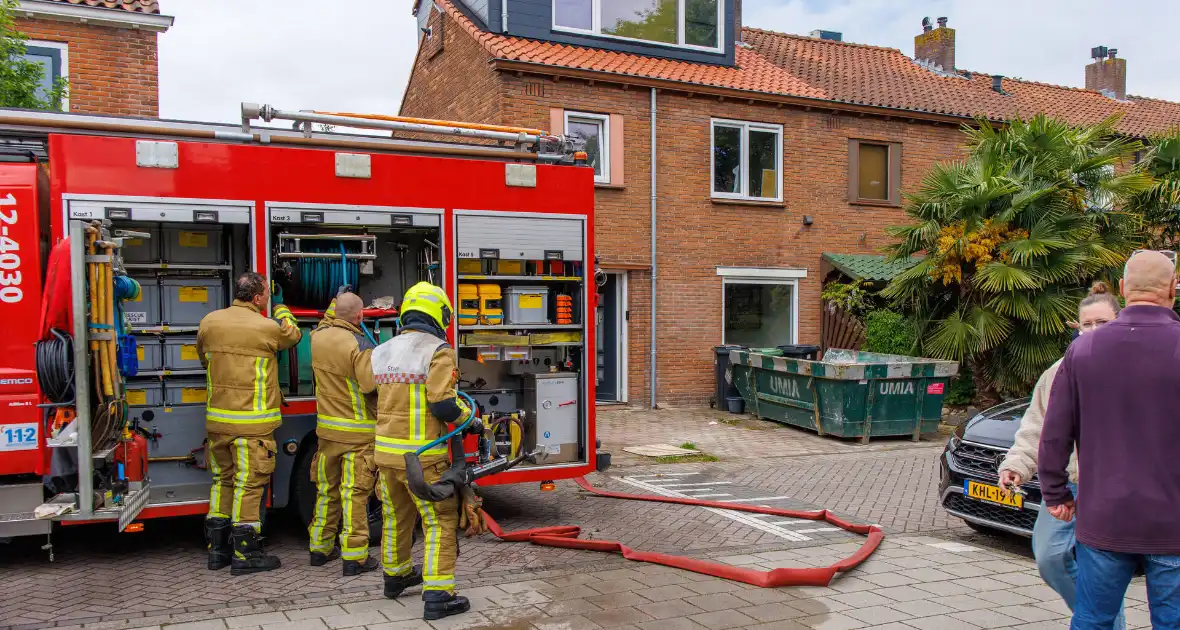 Brand op dak tijdens verbouwing - Foto 1
