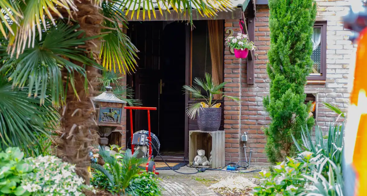 Brand op dak tijdens verbouwing - Foto 3