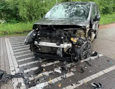 Frontale aanrijding leidt tot gewonde