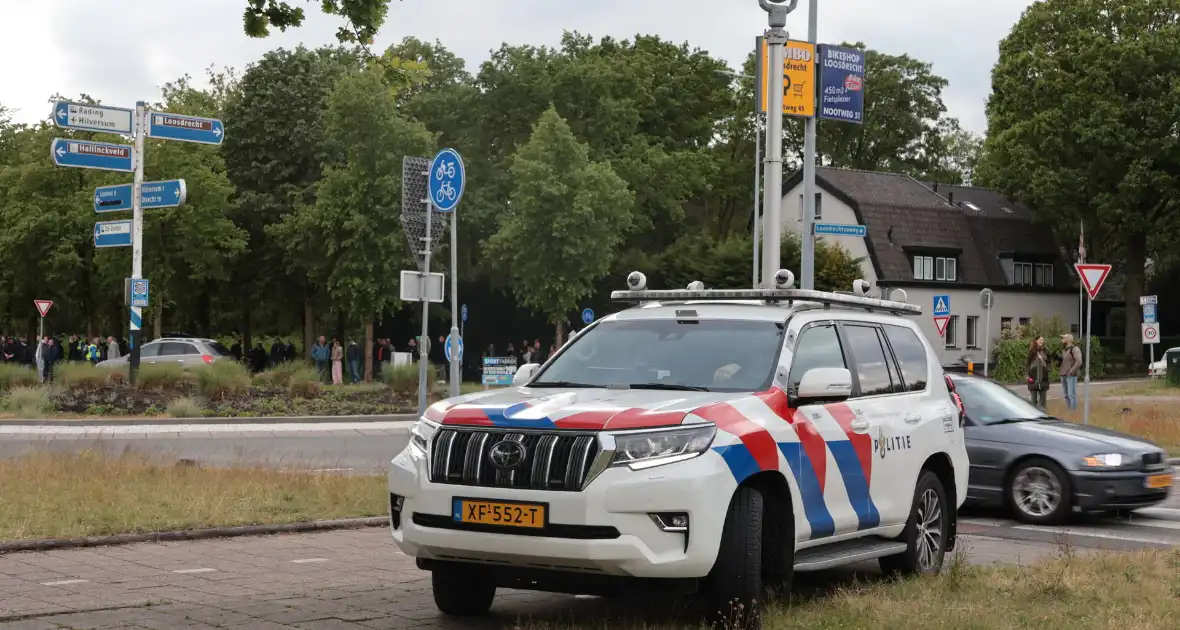Waterwerper ingezet en veiligheidsrisicogebied na rellen - Foto 13