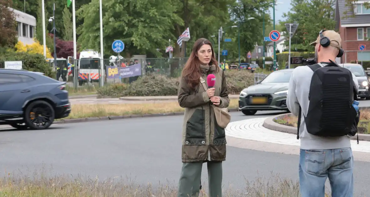 Waterwerper ingezet en veiligheidsrisicogebied na rellen - Foto 5