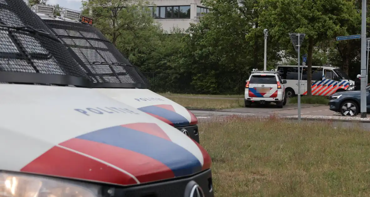 Waterwerper ingezet en veiligheidsrisicogebied na rellen - Foto 6