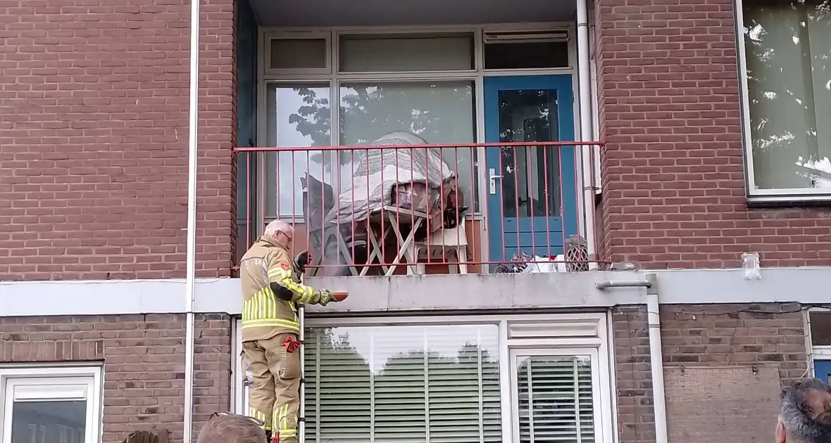 Kaars op balkon zorgt voor inzet van brandweer - Foto 2