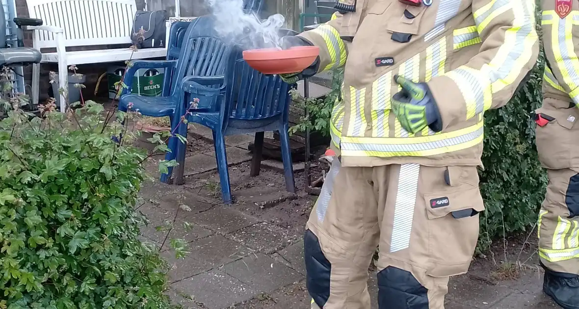 Kaars op balkon zorgt voor inzet van brandweer - Foto 4