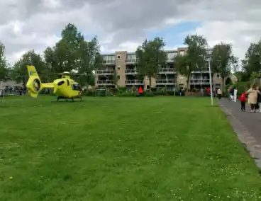 Traumahelikopter landt bij incident in woning