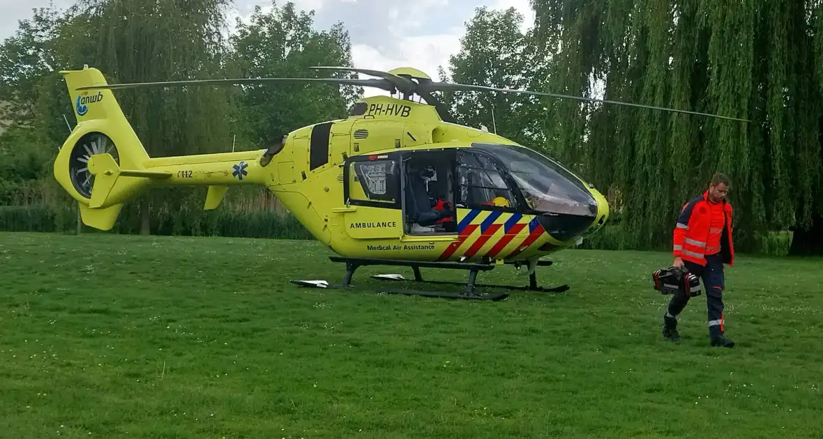 Traumahelikopter landt bij incident in woning - Foto 1