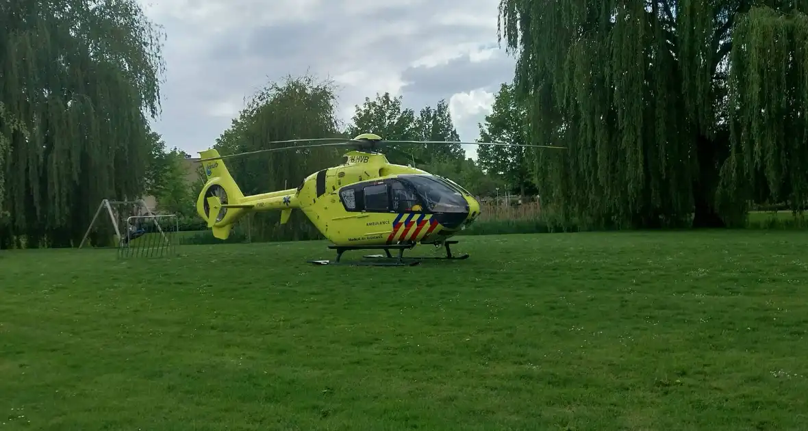 Traumahelikopter landt bij incident in woning - Foto 2