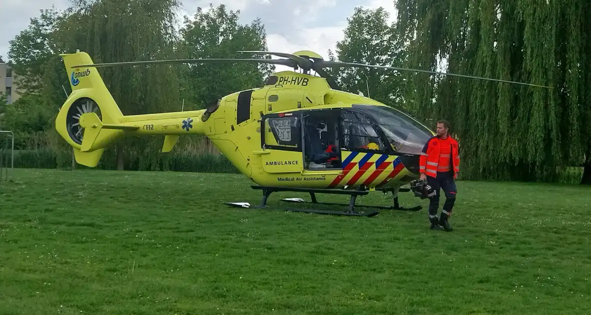 Traumahelikopter landt bij incident in woning - Foto 4