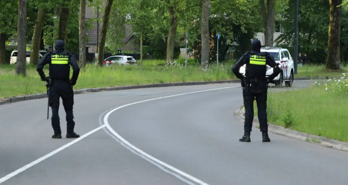 Politie beëindigd demonstratie tegen noodopvang asielzoekers - Foto 1