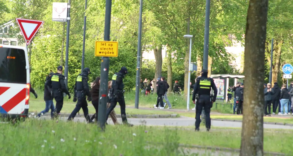 Politie beëindigd demonstratie tegen noodopvang asielzoekers - Foto 6
