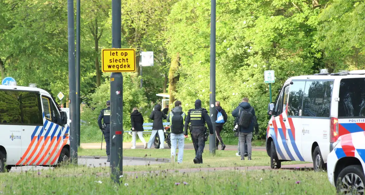 Politie beëindigd demonstratie tegen noodopvang asielzoekers - Foto 7