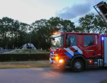 Brandweer bevrijdt kind uit basketbalnet