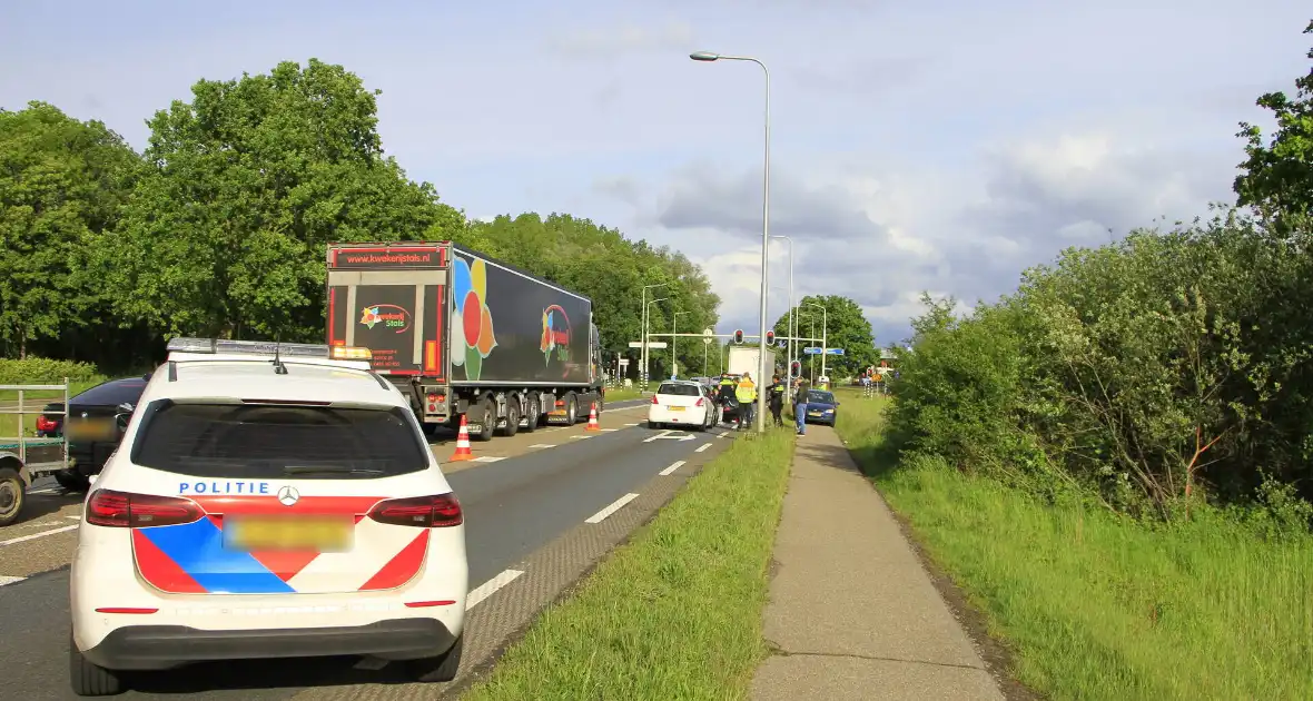 Botsing met drie voertuigen zorgt voor verkeershinder - Foto 10