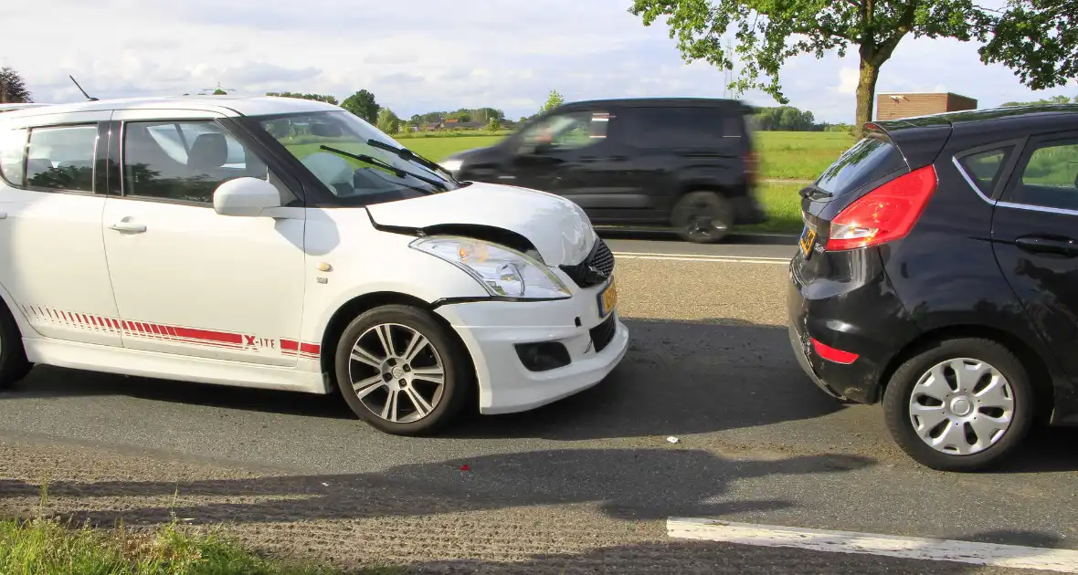Botsing met drie voertuigen zorgt voor verkeershinder - Foto 3