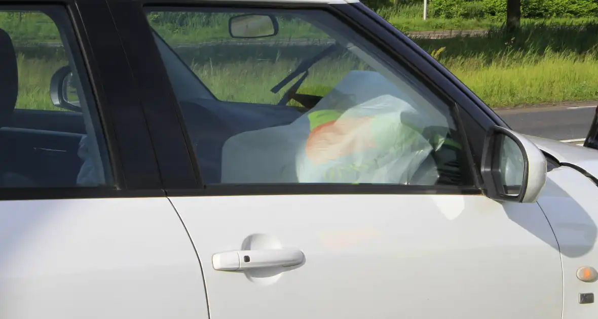 Botsing met drie voertuigen zorgt voor verkeershinder - Foto 5