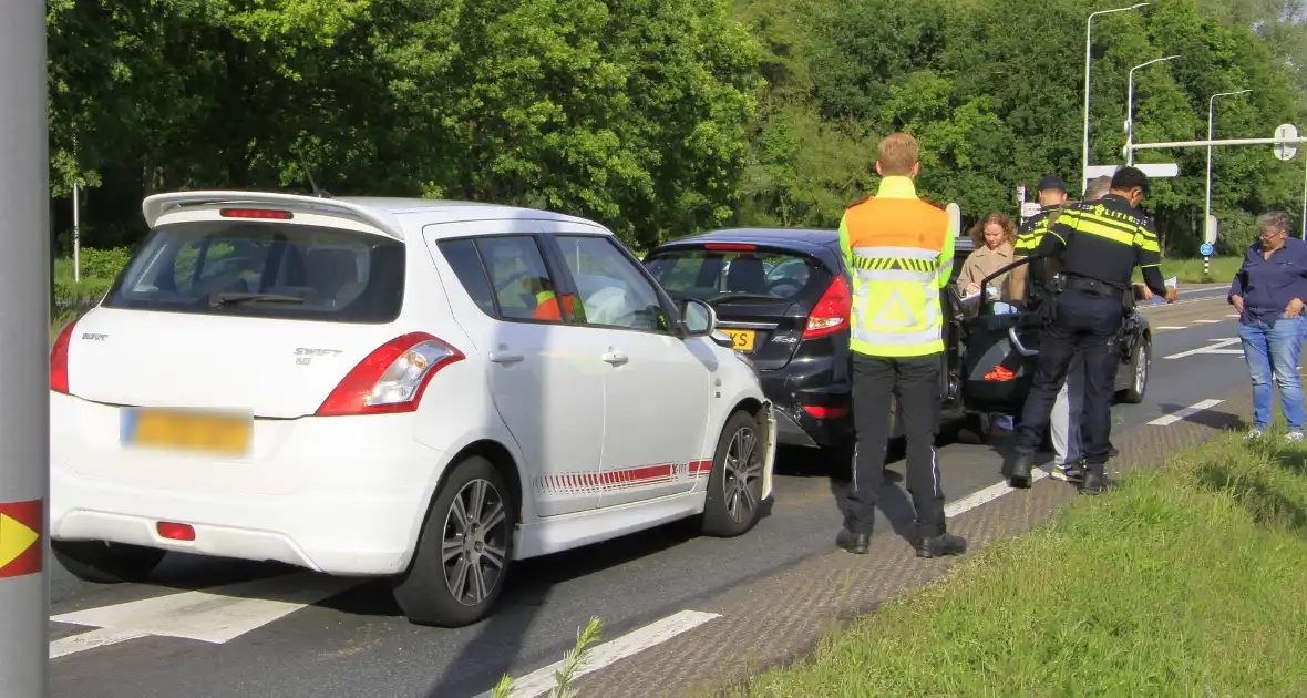 Botsing met drie voertuigen zorgt voor verkeershinder - Foto 6