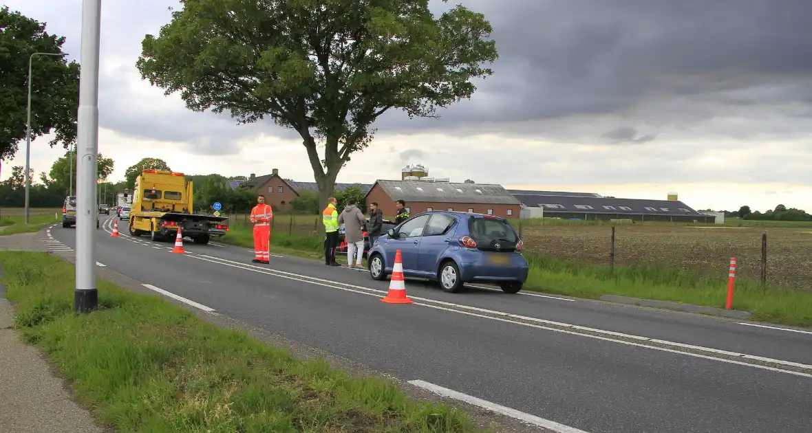 Ongeval met drie voertuigen zorgt voor verkeershinder - Foto 4