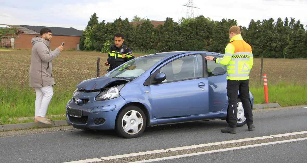 Ongeval met drie voertuigen zorgt voor verkeershinder - Foto 5