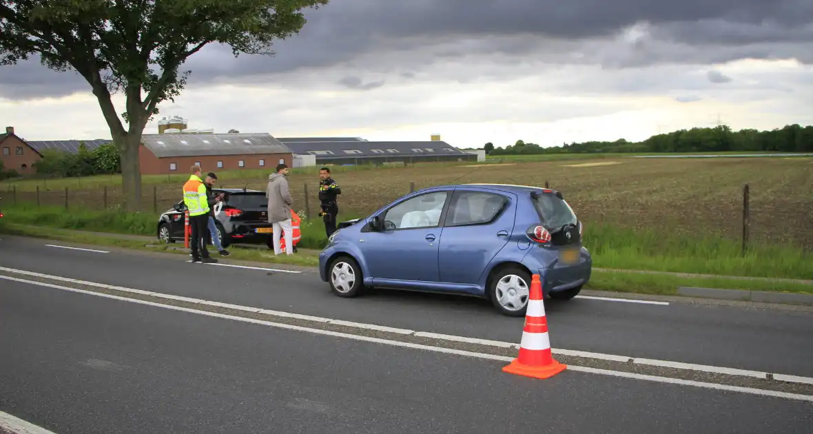 Ongeval met drie voertuigen zorgt voor verkeershinder - Foto 6