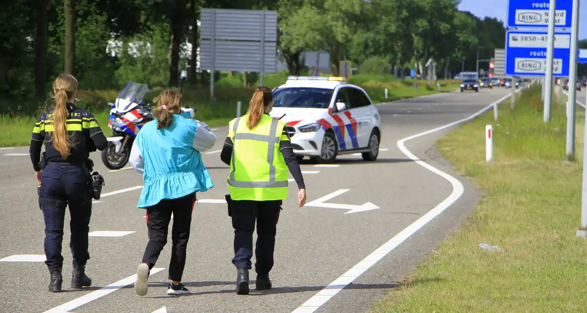 Kopstaartbotsing bij verkeerslichten met kinderen betrokken - Foto 1