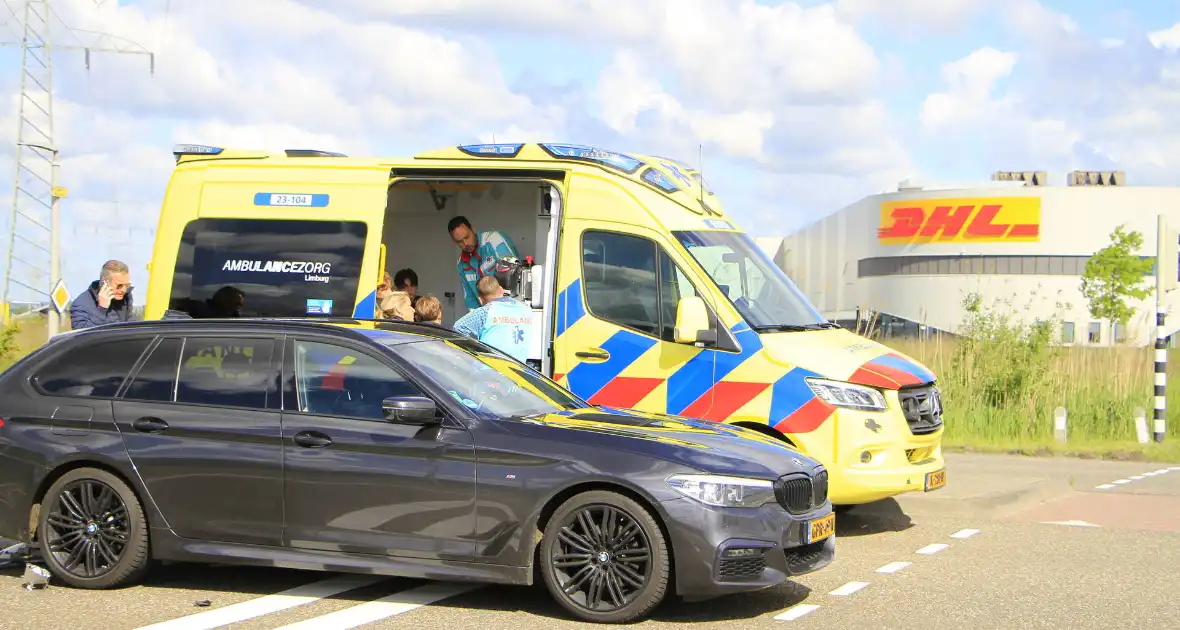Kopstaartbotsing bij verkeerslichten met kinderen betrokken - Foto 8