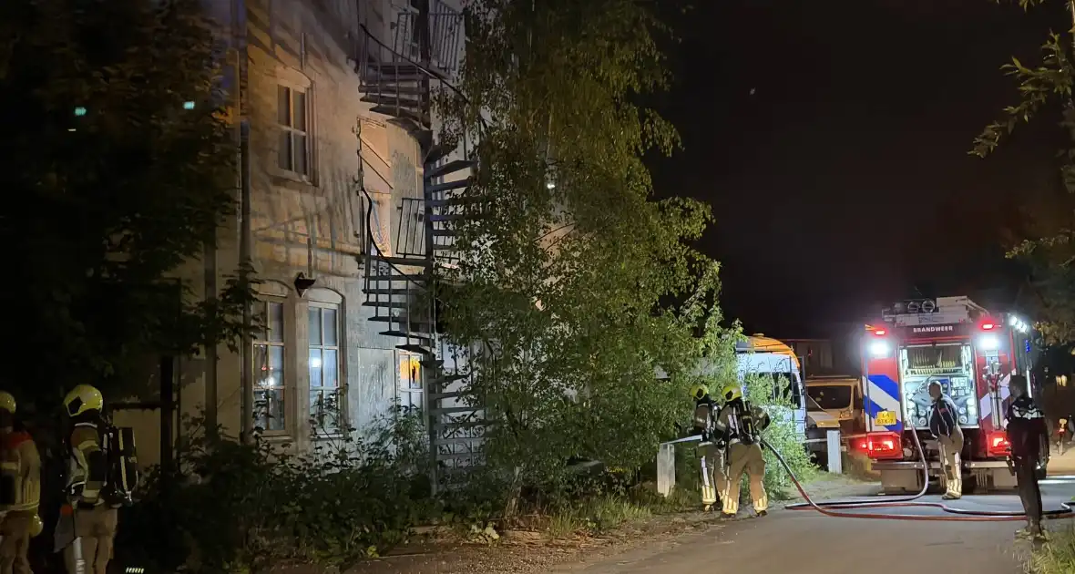 Brand in oud kantoorpand - Foto 1